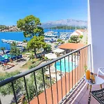 Hotel Lumbarda 3*