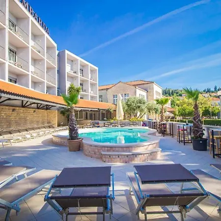 Hotel Lumbarda 3*