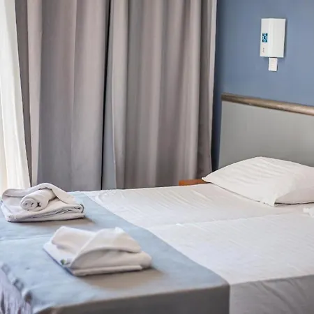 Hotel Lumbarda فندق 3*