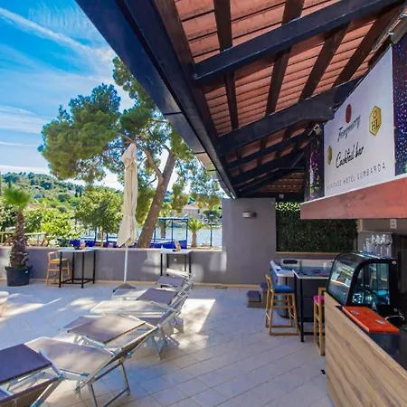 فندق Hotel Lumbarda لومباردا