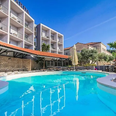 Hotel Lumbarda لومباردا