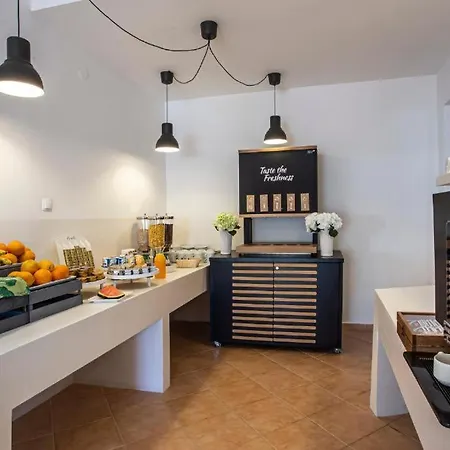 Hotel Lumbarda لومباردا