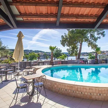 Hotel Lumbarda 3* Lumbarda