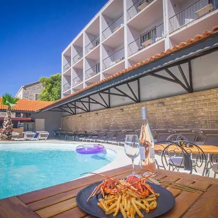 فندق Hotel Lumbarda 3*