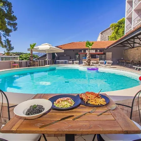 Hotel Lumbarda Hotel 3*