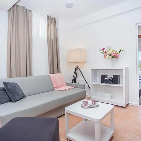 Hotel Lumbarda Hotel 3*