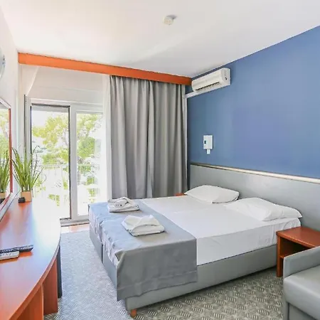 Hotel Lumbarda 3*