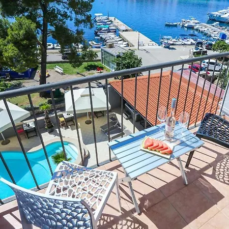 Hotel Hotel Lumbarda 3*