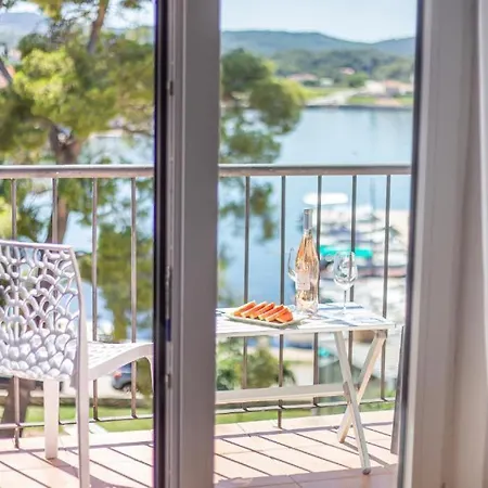 فندق Hotel Lumbarda