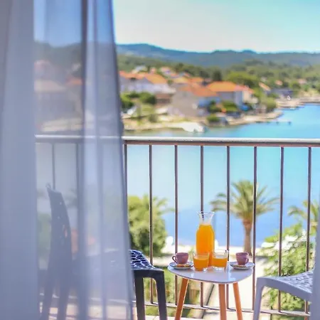 Hotel Lumbarda 3*