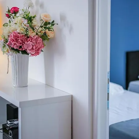 Hotel Lumbarda 호텔 3*