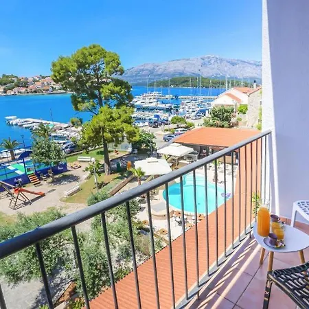 Hotel Lumbarda 3*