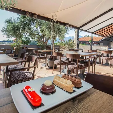 فندق Hotel Lumbarda 3*