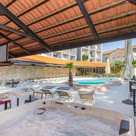 Hotel Lumbarda 3*