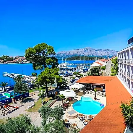 호텔 Hotel Lumbarda 3*
