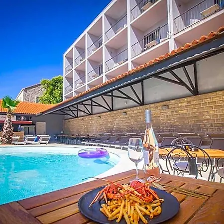 Hotel Lumbarda 3*