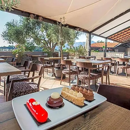 Hotel Lumbarda 3* 鲁巴达