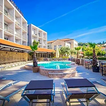 Hotel Lumbarda 3* 鲁巴达