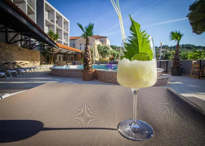 Hotel Lumbarda Hotel 3*