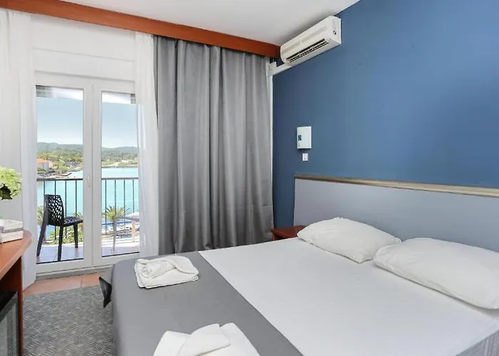 Hotel Lumbarda Hotel 3*