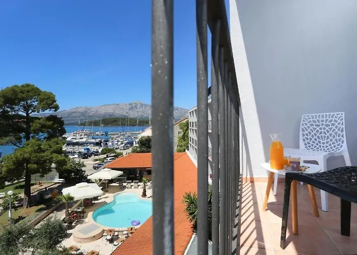 Hotel Lumbarda Hotel 3*