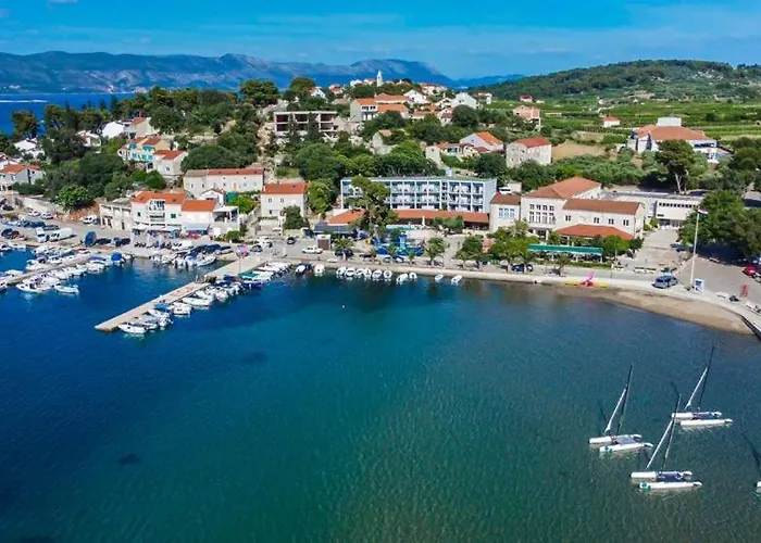 Hotel Lumbarda Hotel 3*